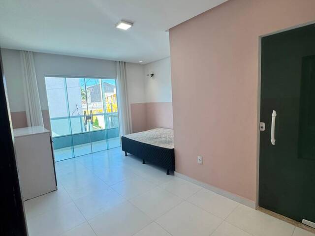 Casa para Venda em Camaçari - 5