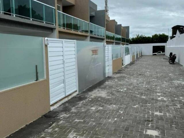 Casa para Venda em Camaçari - 5